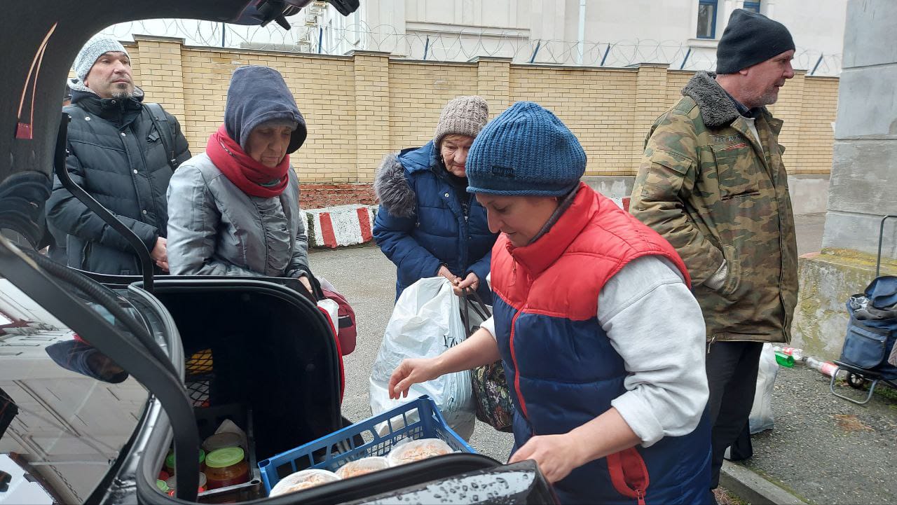 В Ставрополе по двум адресам раз в неделю покормят обездоленных голодных  людей | Новости | Вечерний Ставрополь