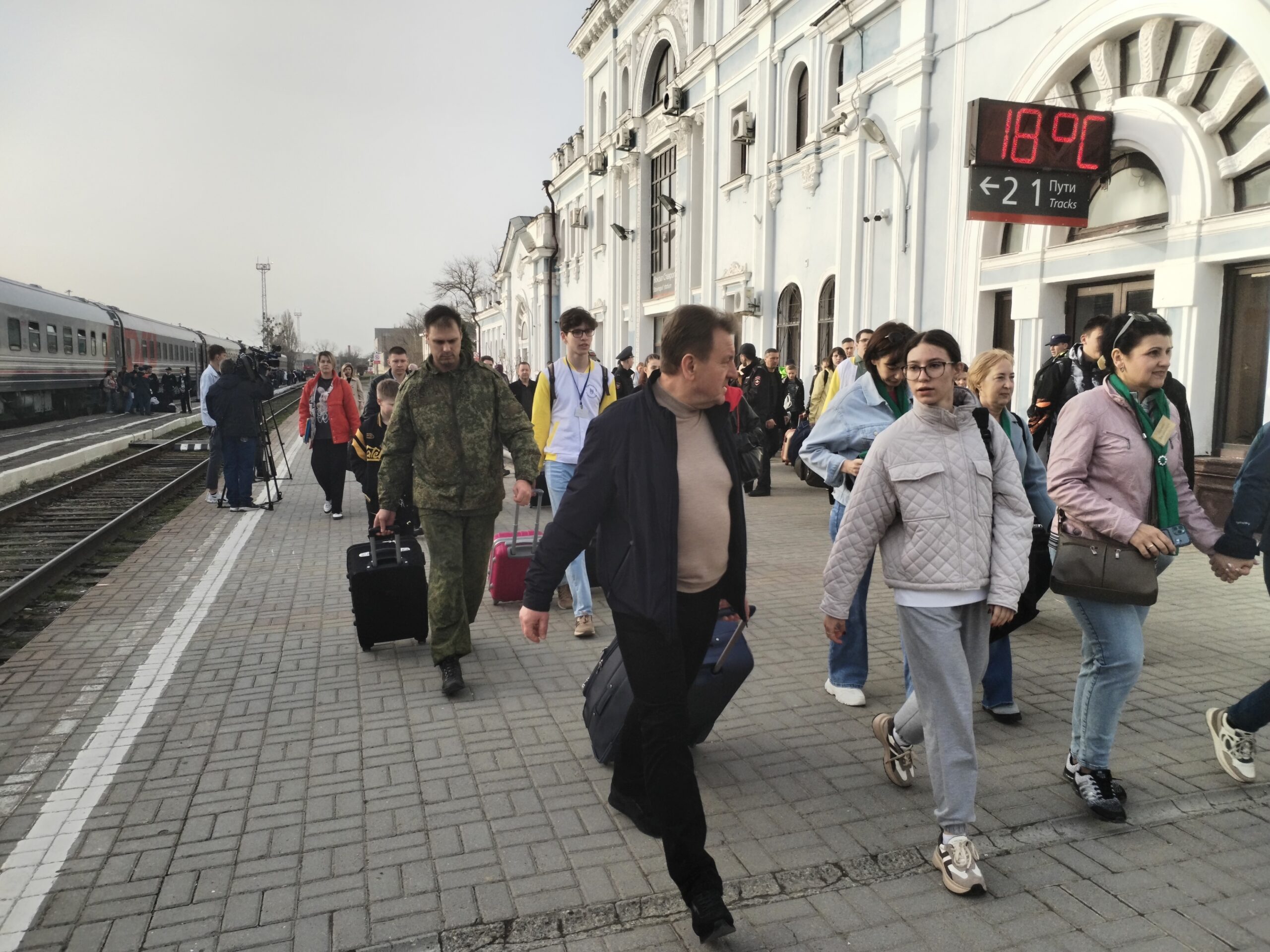 Глава Ставрополя Иван Ульянченко на вокзале встретил детей из Белгорода |  Новости | Вечерний Ставрополь