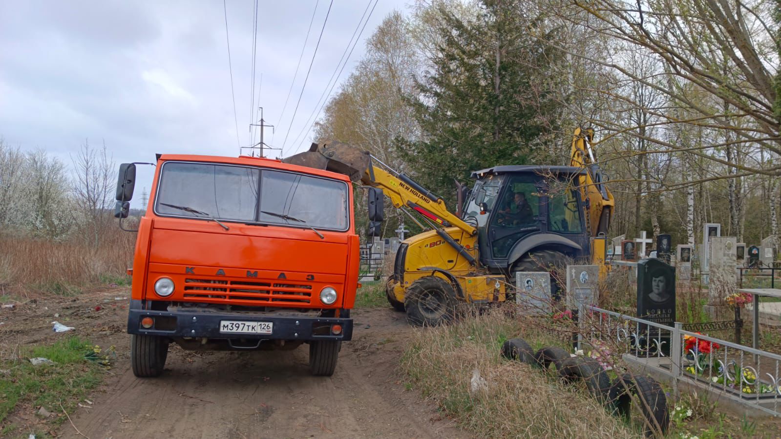 В Ставрополе перед праздниками с кладбищ вывезли 850 тонн мусора | Новости  | Вечерний Ставрополь