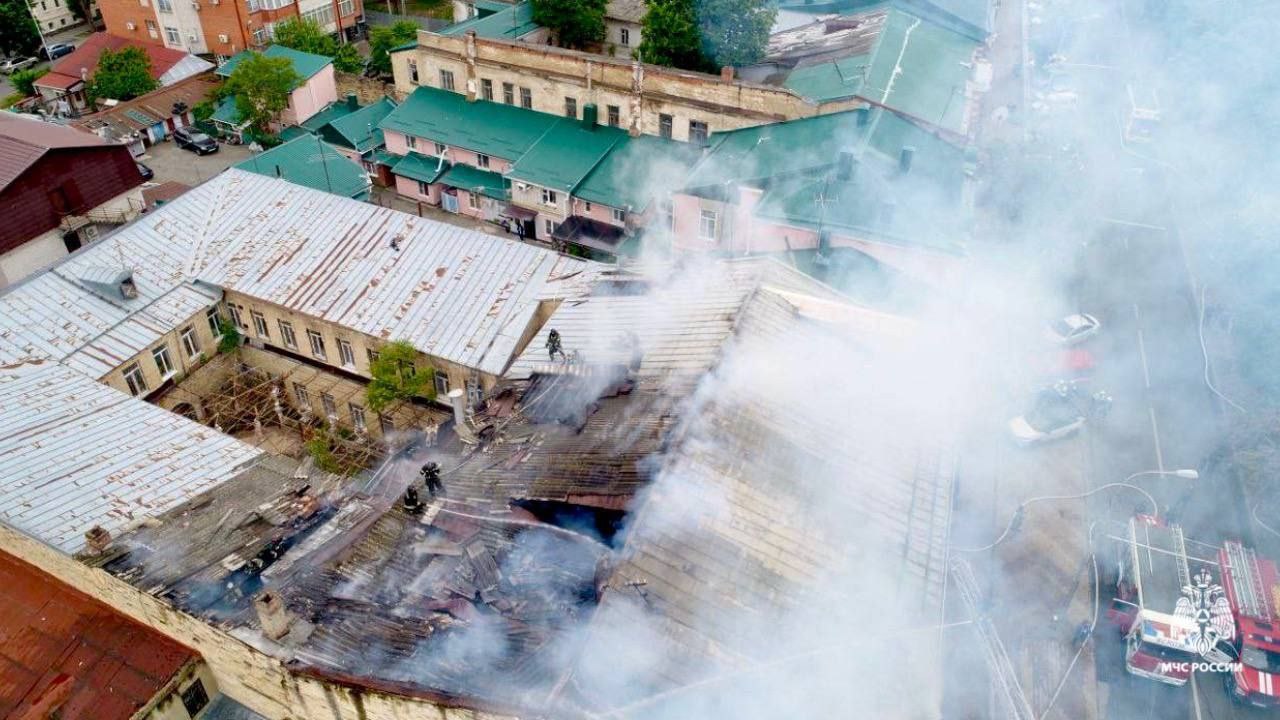 В МЧС назвали вероятную причину пожара в историческом центре Ставрополя |  Новости | Вечерний Ставрополь