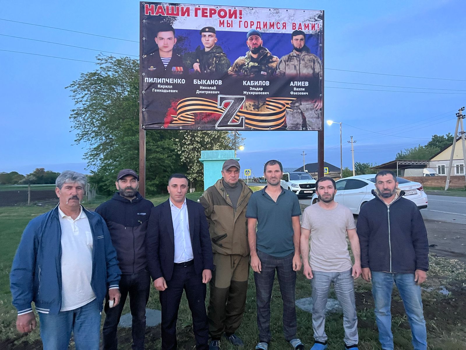 В Курском районе установили баннеры с фотографиями участников СВО | Новости  | Вечерний Ставрополь