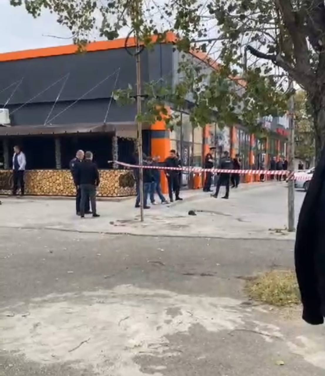 Мотоциклдегі әдемі жалаңаш қыздар Еңіреп, айқайлайтын порно видео